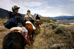 !!!ARG FTE Cristina horseback riders.jpg (30064 bytes)