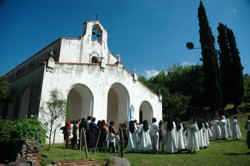 !!AR COR Potreros church.jpg (47776 bytes)