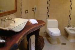 !!!AR SLA Casa-Bodega bathroom.jpg (11456 bytes)