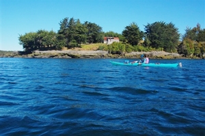 !!!CHI Chiloe Refugia kayaking.jpg (59480 bytes)