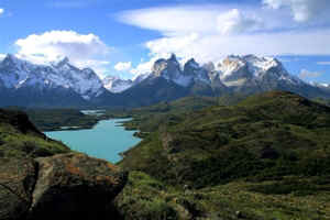 !!!CHI PAT Patagonia Camp vista Cuernos.jpg (66332 bytes)