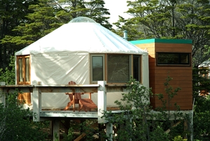 !!!CHI PAT Patagonia Camp yurt exterior.jpg (72649 bytes)