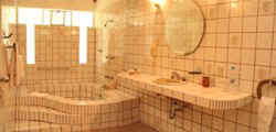 !PER CAJ Laguna Seca bathroom.jpg (15307 bytes)