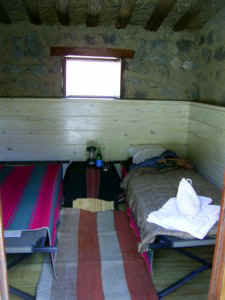 !!!CHI EXPLORA camp room.jpg (23322 bytes)